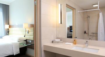 Hotel Moxy Frankfurt 4*